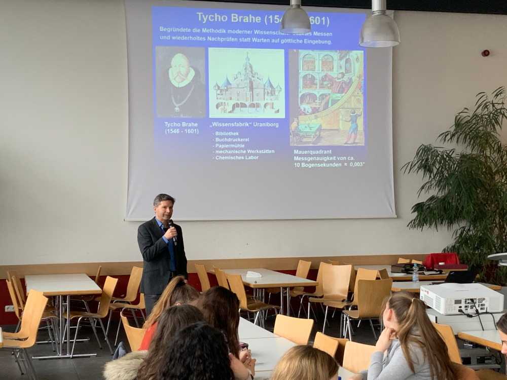 Astronomie-Vorlesung mit Prof. Dr. Eimüller