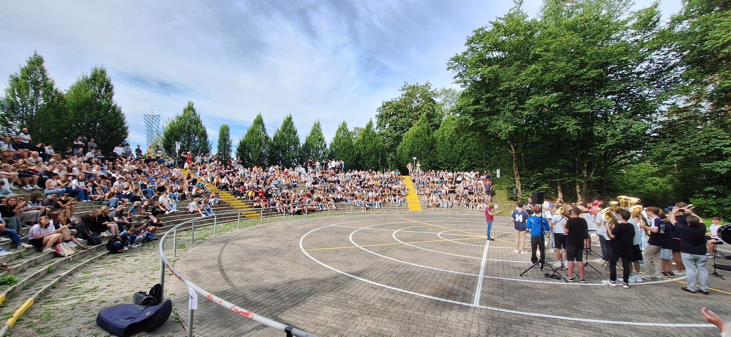JBG feiert Schuljahresabschluss im Tänzelfestrondell