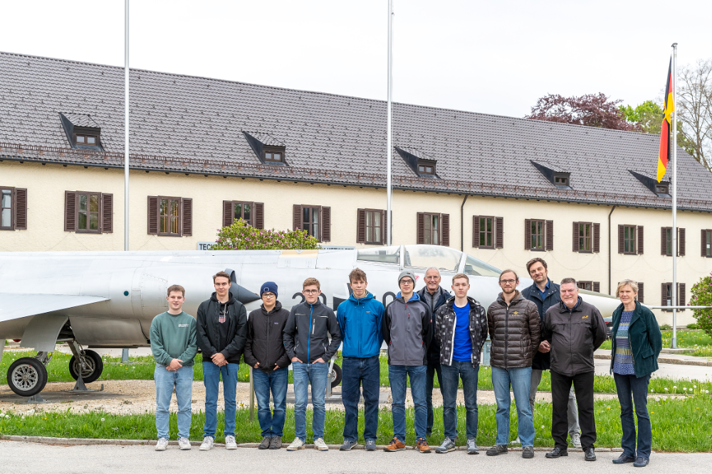 Ad fontes! W-Seminar „Fliegerhorst“ begibt sich auf Quellensuche